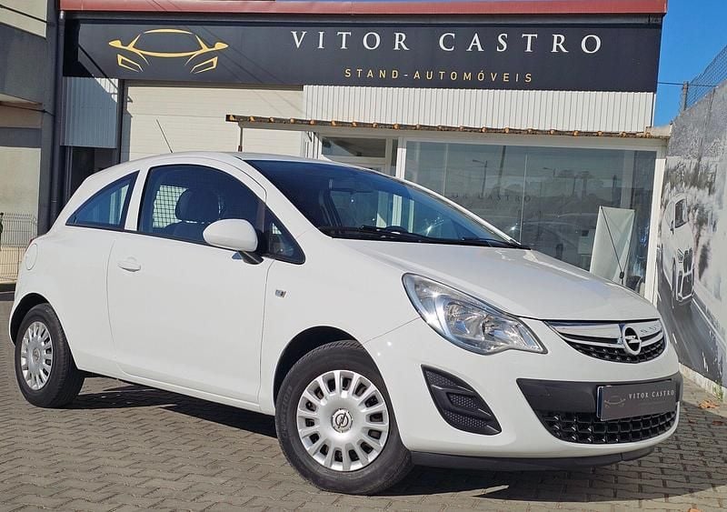 Branco Usado 2011 Opel Corsa Edition Citadino | € 4.650 (Bom preço) - Imagem 1/4