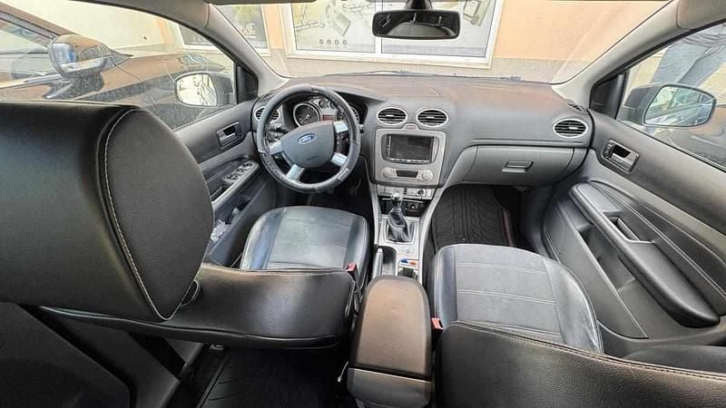 Cinzento Usado 2010 Ford Focus Citadino | € 3.800 (Bom preço) - Imagem 1/4