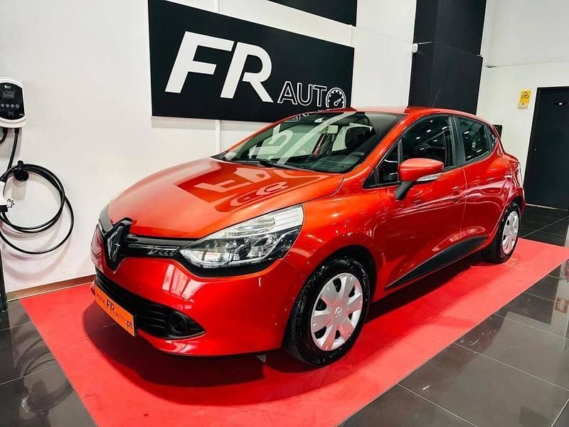 Vermelho Usado 2013 Renault Clio IV | € 5.500 (Super Preço) - Imagem 1/4