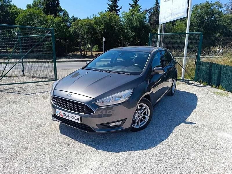 Usado Ford Focus 101 HP (74 kW) 2016 Cinzento