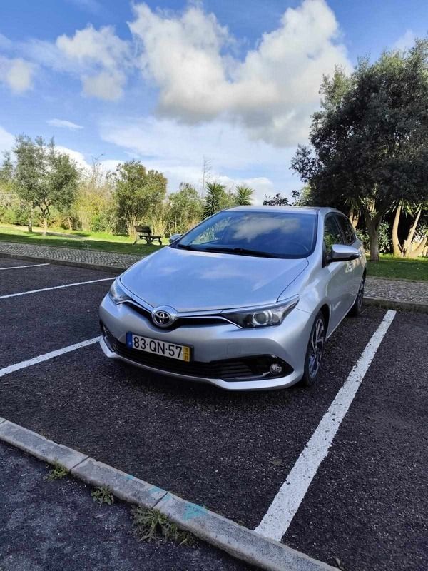 Cinzento Usado 2015 Toyota Auris Citadino | € 14.750 (Preço justo) - Imagem 1/4