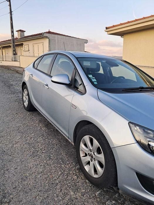 Usado Opel Astra 140 HP (102 kW) 2016 Sedan