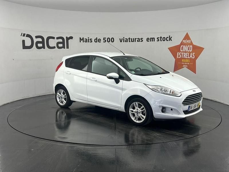 Branco Usado 2017 Ford Fiesta Trend Citadino | € 8.899 (Bom preço) - Imagem 1/4