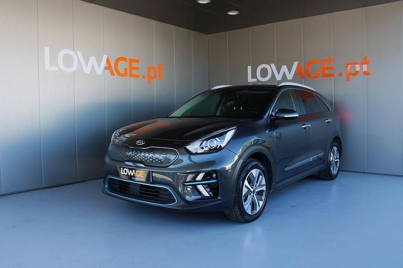 Cinzento Usado 2021 Kia e-Niro SUV | € 24.900 (Preço justo) - Imagem 1/4
