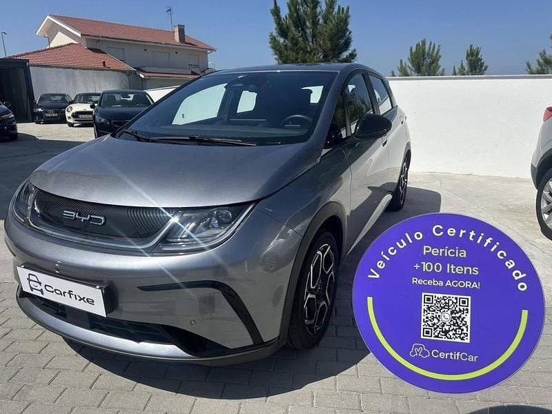 Cinzento Usado 2024 BYD Dolphin Citadino | € 27.500 - Imagem 1/4