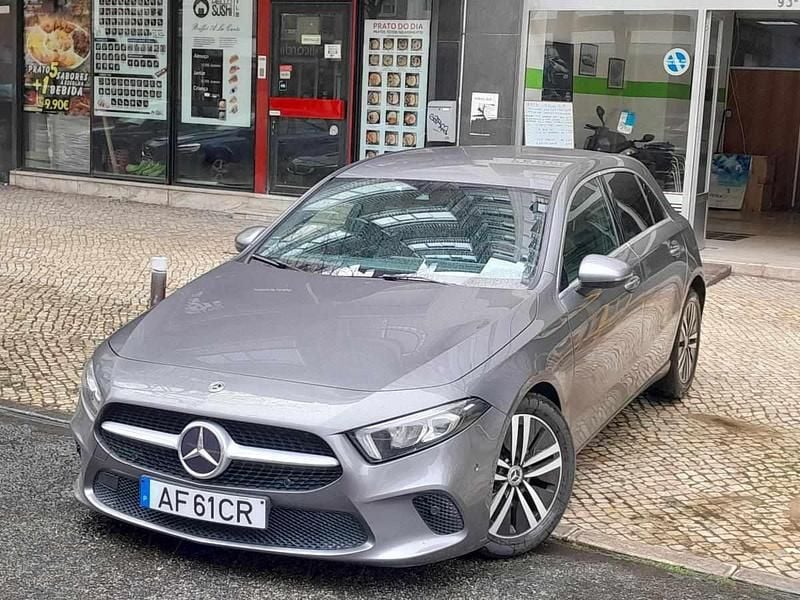 Cinzento Usado 2021 Mercedes A180 | € 25.750 (Bom preço) - Imagem 1/4