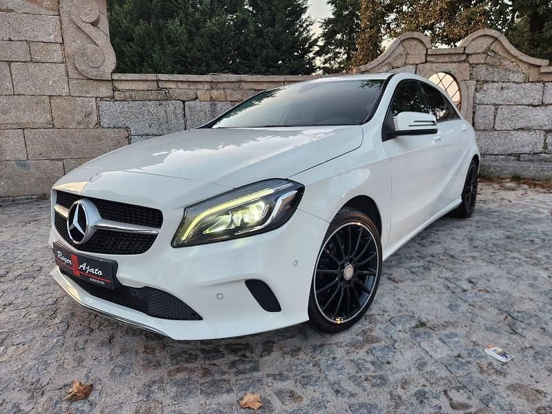 Branco Usado 2016 Mercedes A180 Urban Sedan | € 19.750 (Caro) - Imagem 1/4
