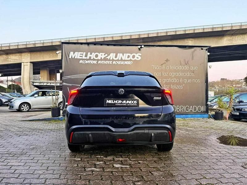 Usado MG MG4 EV Comfort 150 kW (204 HP) 2023 Preto Citadino