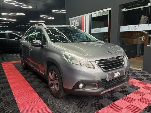 Cinza Usado 2016 Peugeot 2008 Allure SUV | € 11.950 (Preço justo) - Imagem 1/4