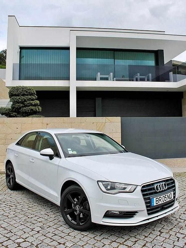 Branco Usado 2015 Audi A3 Sedan | € 9.900 - Imagem 1/4