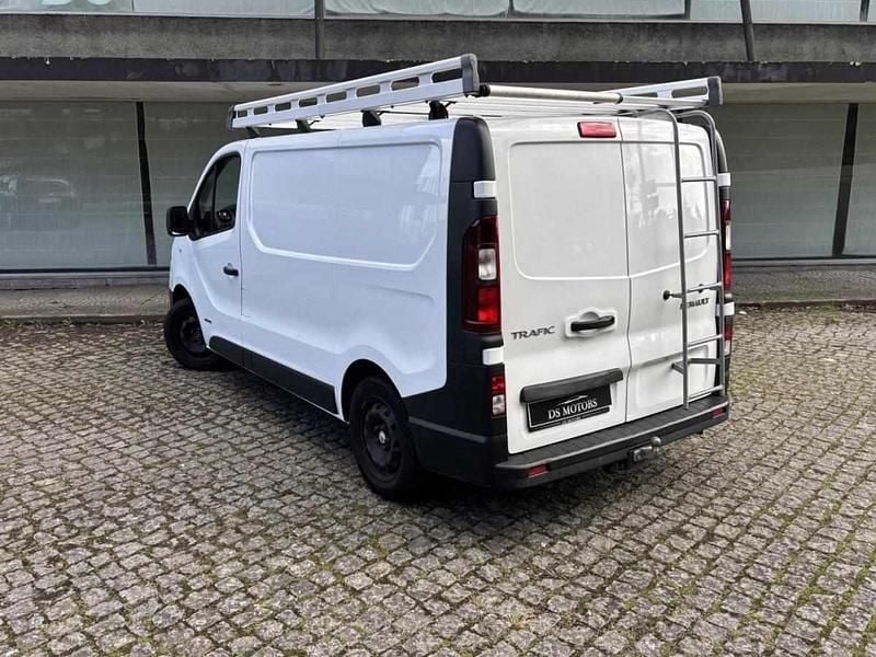 Usado Renault Trafic 115 HP (84 kW) 2015 Branco Monovolume