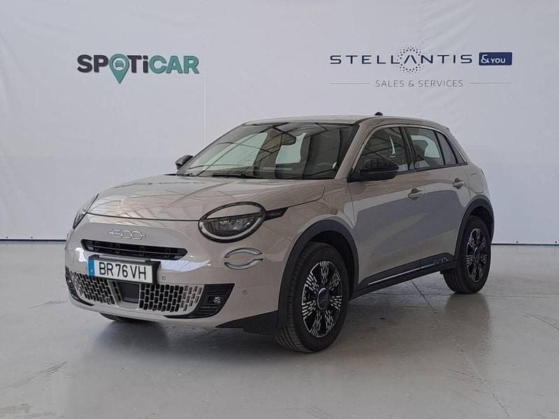 Bege Usado 2025 Fiat 600 SUV | € 24.500 (Preço justo) - Imagem 1/4