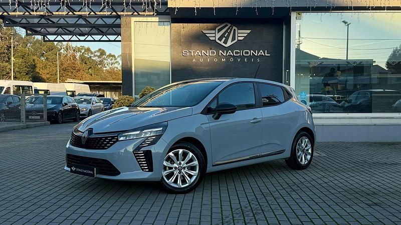 Cinza Usado 2024 Renault Clio V Evolution | € 20.500 (Preço justo) - Imagem 1/4