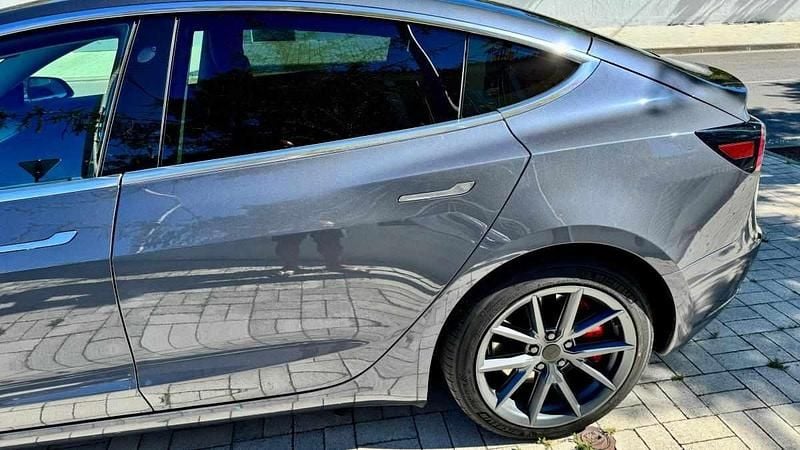 Usado Tesla Model 3 Standard Range Plus 235 kW (320 HP) 2020 Cinzento Sedan