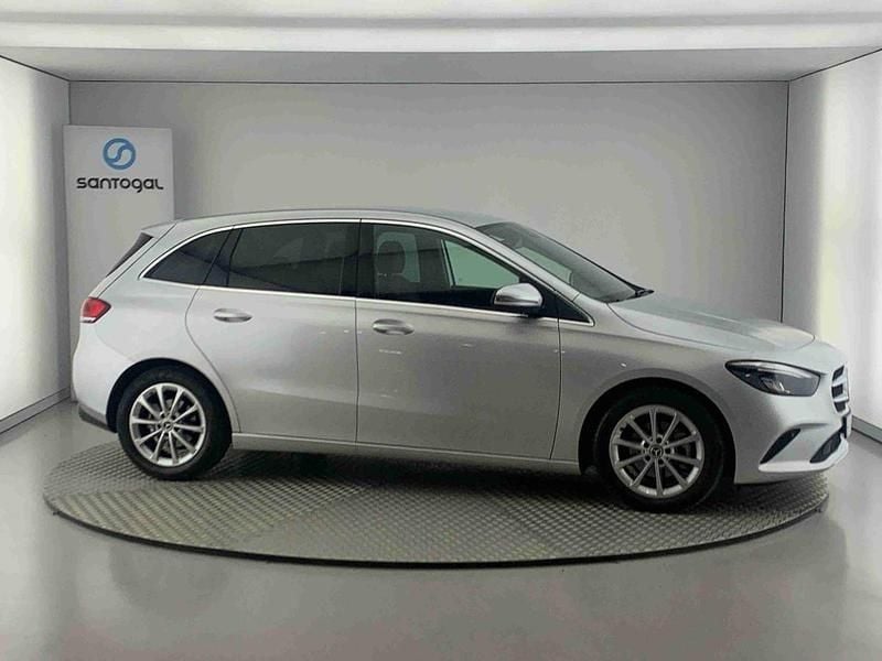 Cinzento Usado 2019 Mercedes 180 Sedan | € 27.000 (Bom preço) - Imagem 1/4