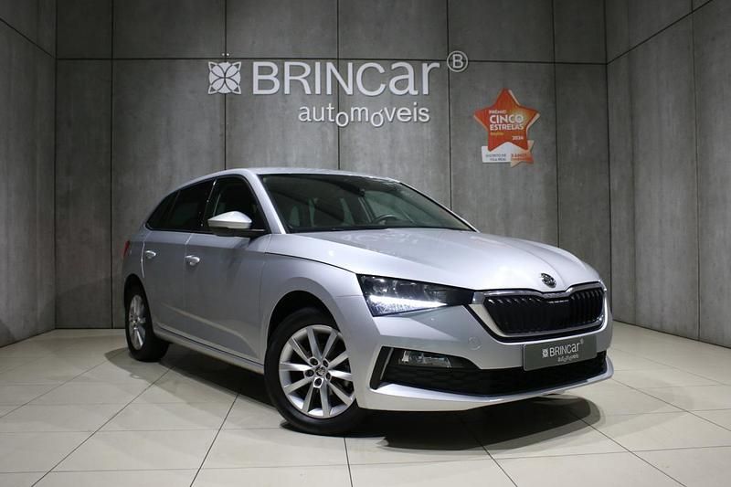Cinza Usado 2022 Skoda Scala Citadino | € 14.490 (Preço justo) - Imagem 1/4
