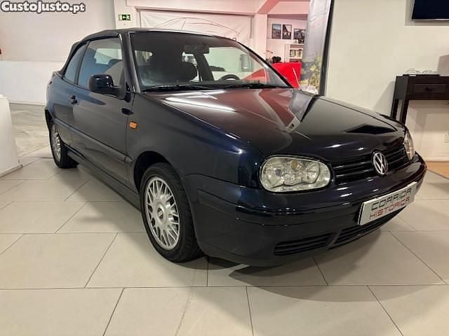 Usado VW Golf 101 HP (74 kW) 1998 Azul Cabrios