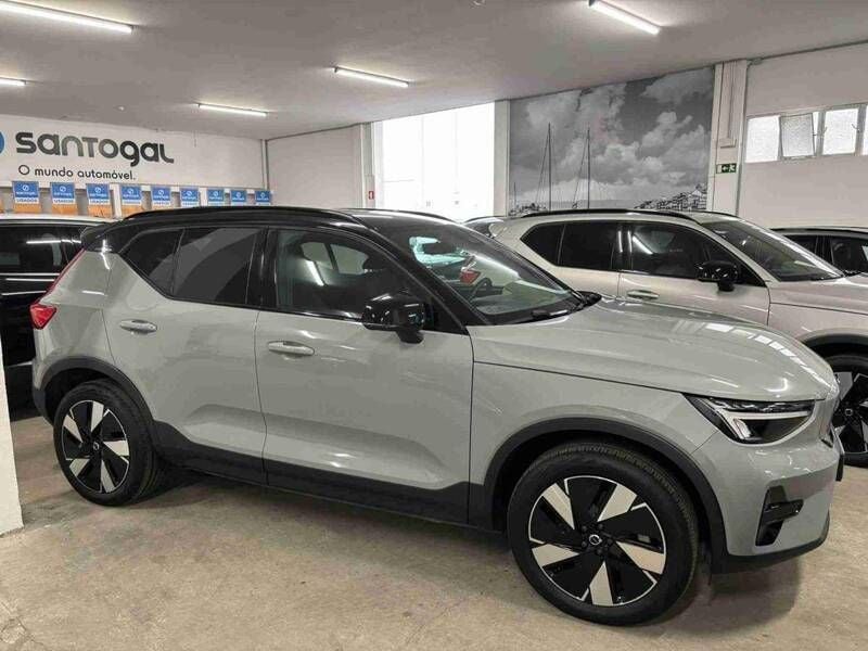 Cinzento Usado 2024 Volvo EX30 SUV | € 46.990 - Imagem 1/4