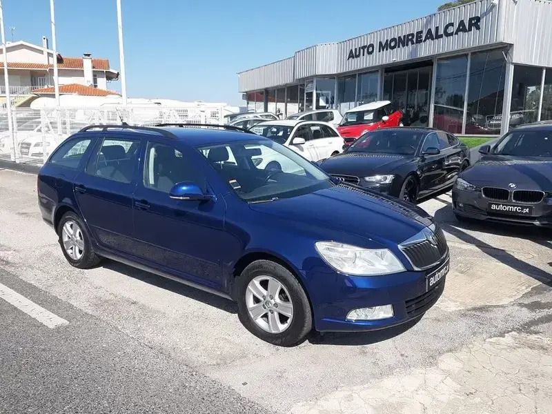 Azul Usado 2010 Skoda Octavia SportLine Carrinha | € 6.900 (Preço elevado) - Imagem 1/4