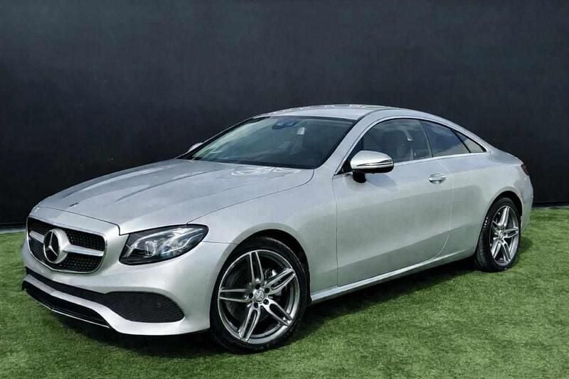 Cinzento Usado 2019 Mercedes E220 Coupé | € 39.500 (Bom preço) - Imagem 1/4