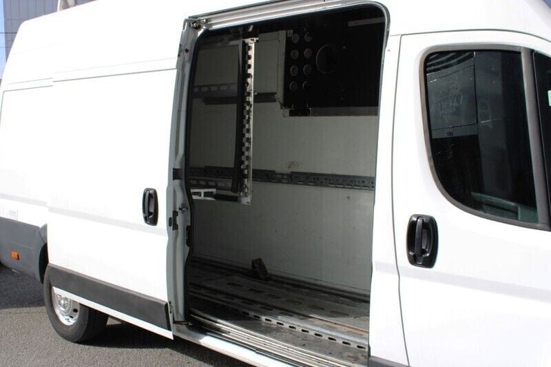 Usado Peugeot Boxer 130 HP (95 kW) 2015 Branco Van