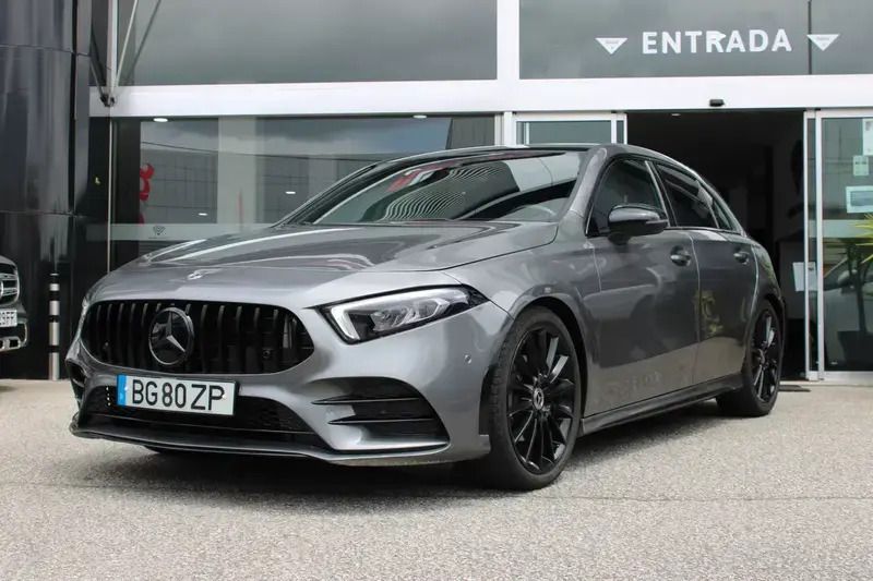 Usado Mercedes A180 AMG line 116 HP (85 kW) 2018 Cinza escuro