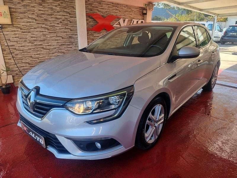 Cinza Usado 2020 Renault Mégane IV LIMITED | € 14.999 (Bom preço) - Imagem 1/4