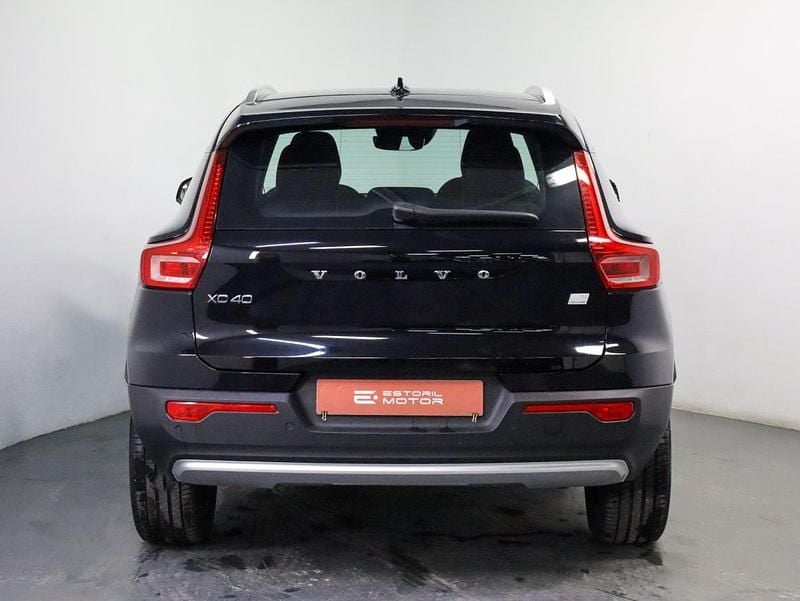 Usado Volvo XC40 Core 211 HP (155 kW) 2023 Preto SUV