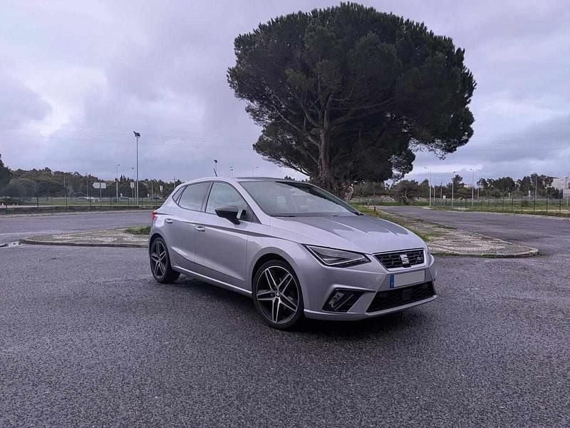 Cinzento Usado 2018 Seat Ibiza Citadino | € 12.500 (Preço justo) - Imagem 1/4