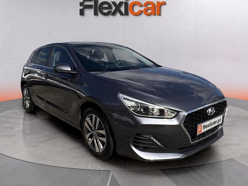 Usado Hyundai i30 Style 120 HP (88 kW) 2019 Cinza Sedan