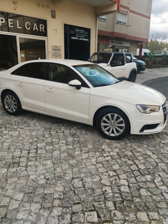 Branco Usado 2015 Audi A3 Ambition Sedan | € 17.200 (Caro) - Imagem 1/4