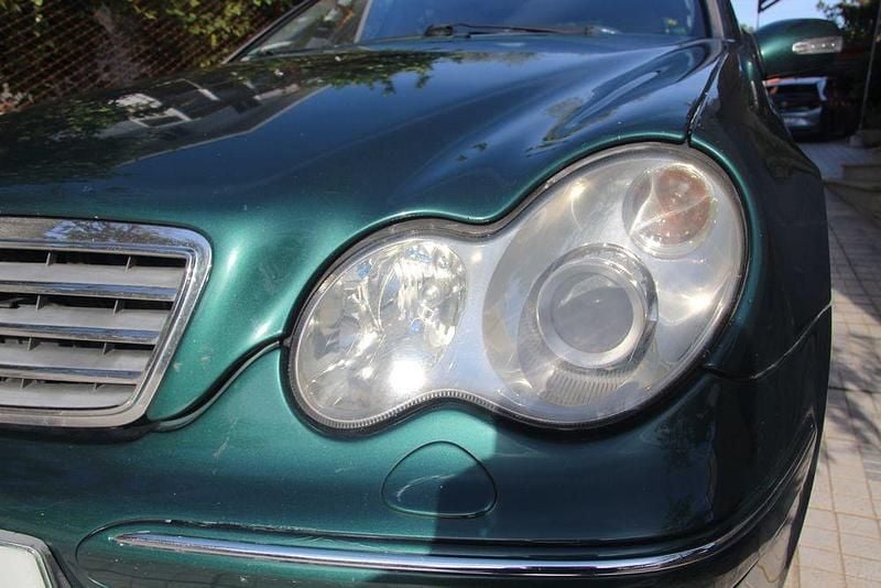 Usado Mercedes 220 143 HP (105 kW) 2002 Sedan