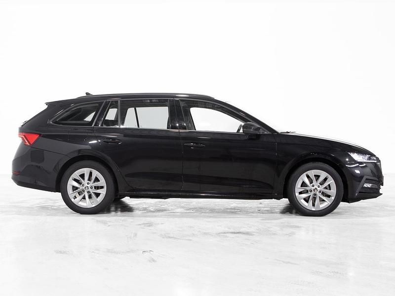 Usado Skoda Octavia 204 HP (150 kW) 2023 Preto Carrinha