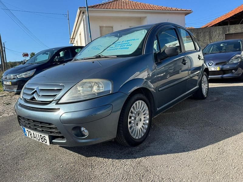 Azul Usado 2005 Citroën C3 Exclusive Citadino | € 5.000 (Caro) - Imagem 1/4