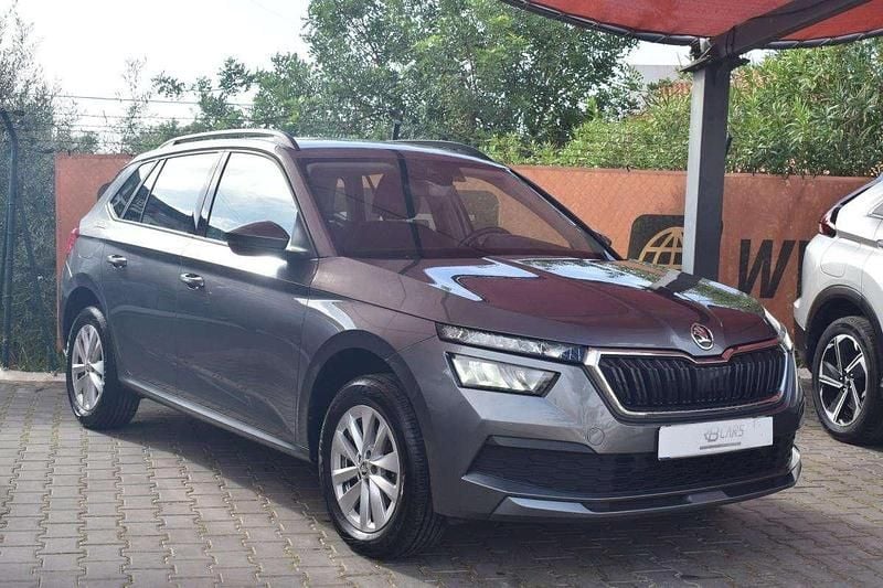 Cinza Usado 2023 Skoda Kamiq Style SUV | € 18.850 (Bom preço) - Imagem 1/4