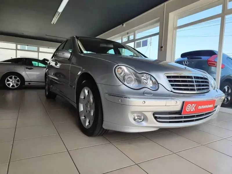Cinzento Usado 2004 Mercedes C270 Elegance Sedan | € 9.850 - Imagem 1/4
