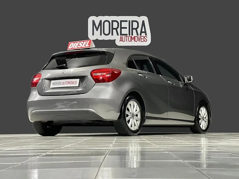 Usado Mercedes A180 Style 109 HP (80 kW) 2016 Cinzento
