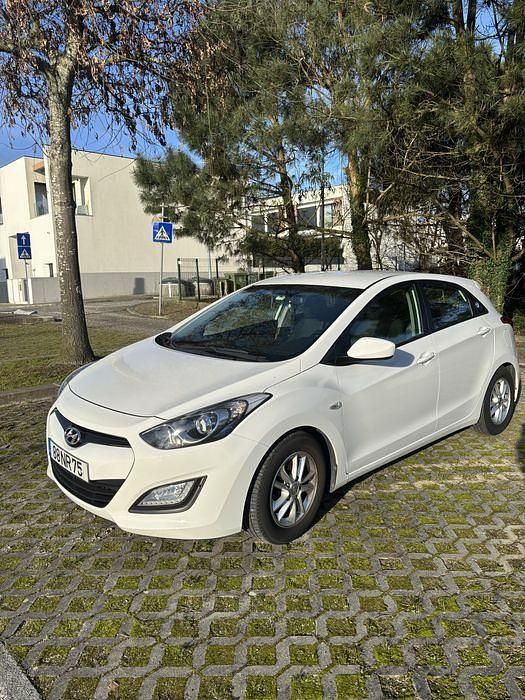 Usado Hyundai i30 90 HP (66 kW) 2013 Sedan