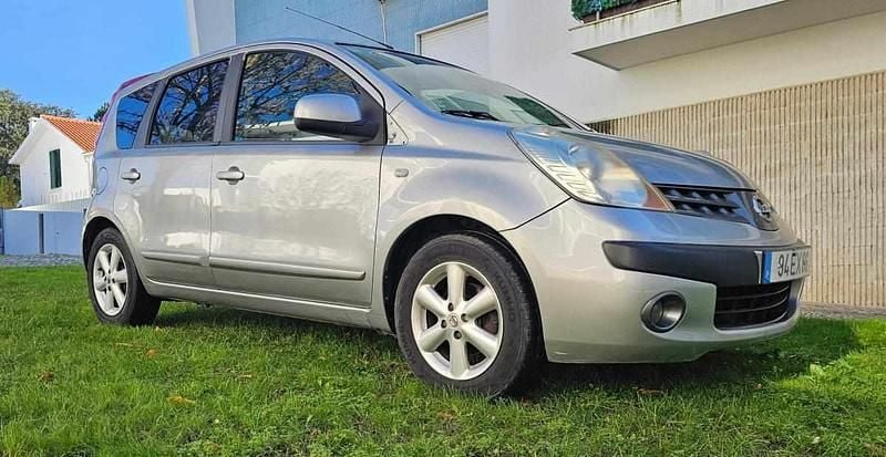 Cinzento Usado 2007 Nissan Note Citadino | € 3.990 - Imagem 1/4