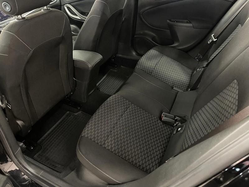Usado Opel Astra Business Edition 130 HP (95 kW) 2021 Preto