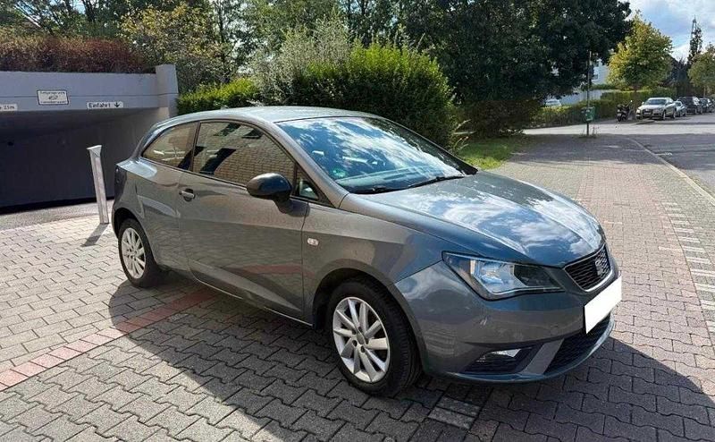 Usado Seat Ibiza 75 HP (55 kW) 2012 Cinzento