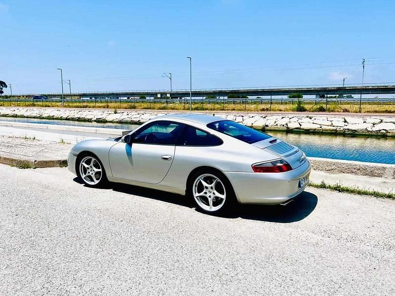 Usado Porsche 911 Carrera 320 HP (235 kW) 2001 Cinzento Coupé
