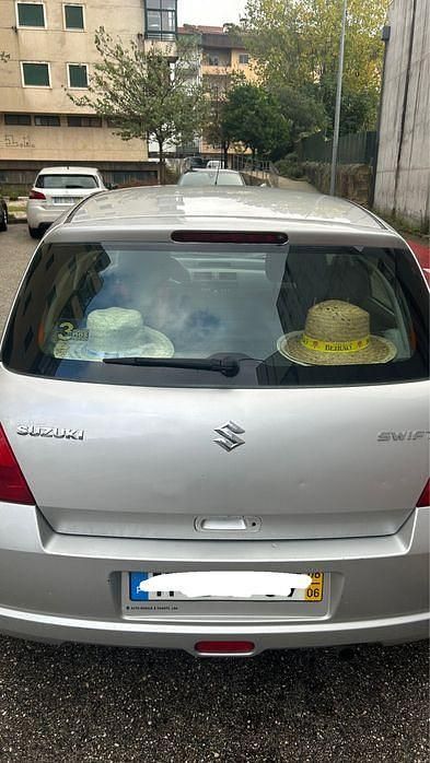Usado 2006 Suzuki Swift Sedan | € 4.500 - Imagem 1/4