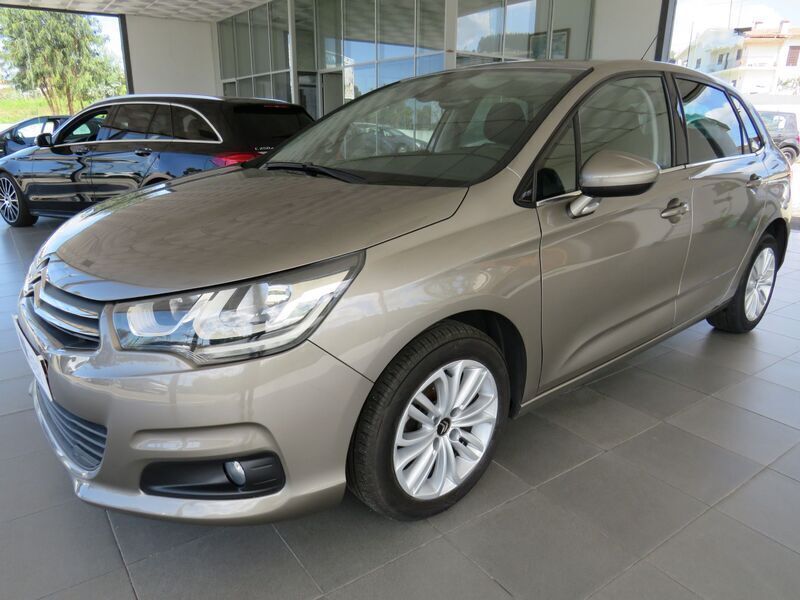 Cinza Usado 2015 Citroën C4 Feel | € 10.350 (Preço justo) - Imagem 1/4
