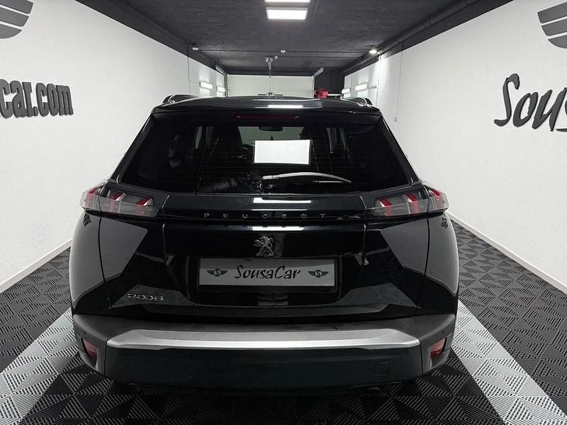 Usado Peugeot 2008 Allure 101 HP (74 kW) 2022 Preto SUV