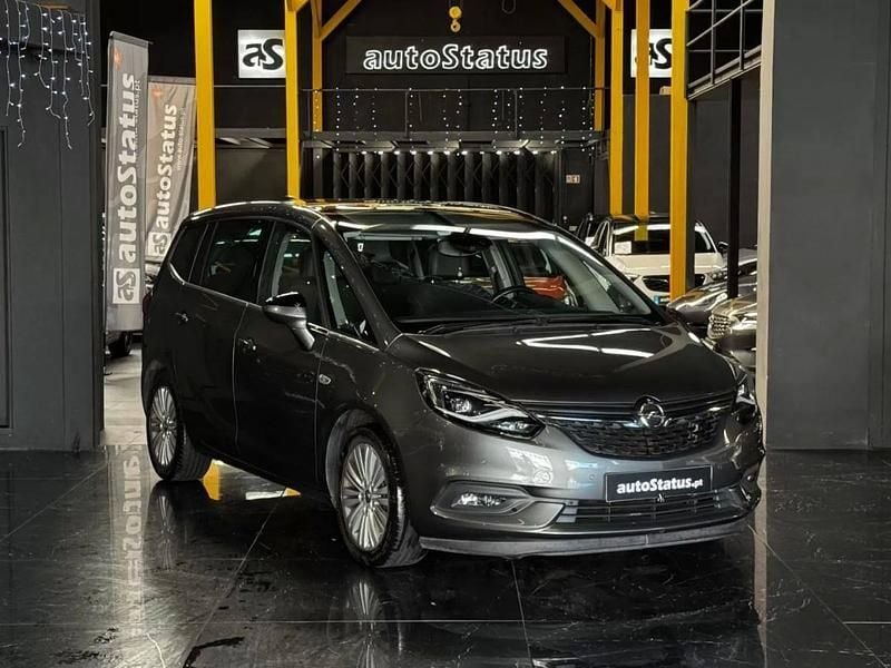 Cinzento Usado 2017 Opel Zafira Innovation Monovolume | € 14.990 (Preço justo) - Imagem 1/4