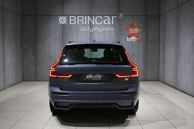 Usado Volvo XC60 Plus 350 HP (257 kW) 2023 Cinza SUV