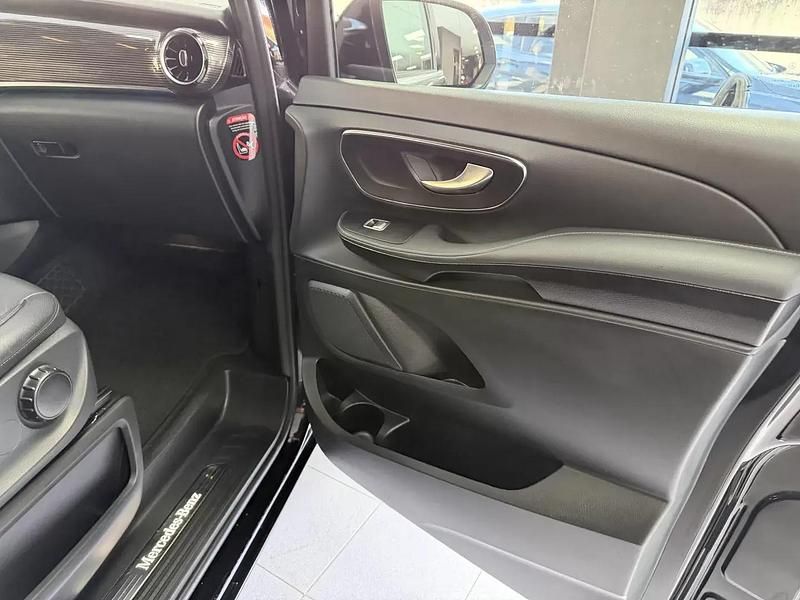 Usado Mercedes V250 Avantgarde 190 HP (139 kW) 2023 Preto Monovolume