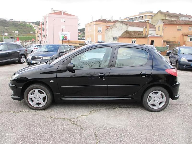 Usado Peugeot 206 110 HP (80 kW) 2004 Preto Sedan