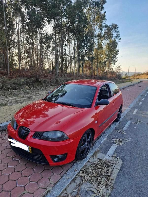 Usado Seat Ibiza 131 HP (96 kW) 2003 Vermelho Citadino